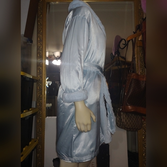 LITTLE GIRAFFE Luxe Satin Snow Leopard Robe Satin Luxurious Robe Powder Blue 🩵 - Picture 6 of 15
